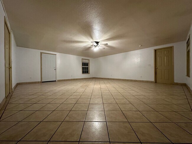 Building Photo - Apartment for rent