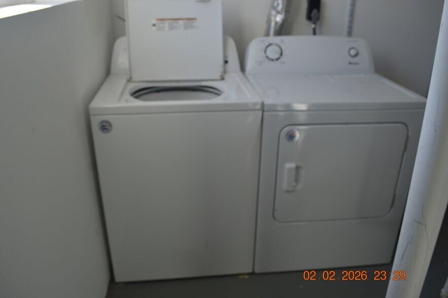 Building Photo - 1636 Gibbons Rd