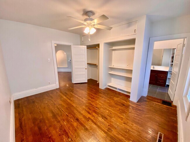 Building Photo - Awesome 4BD/3BA in prime Uptown! Remodeled w/ HGTV! Avail. May 1st!