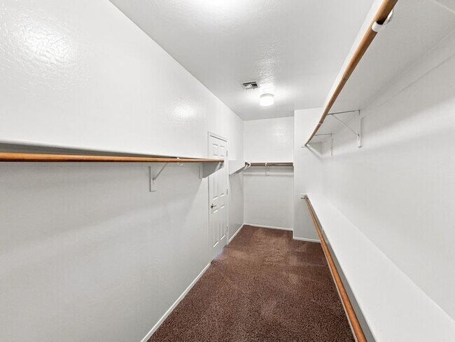 Building Photo - Spacious Chandler Home with RV Gate & 3-Car Garage!