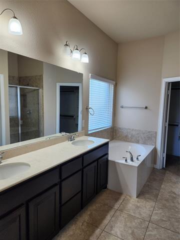 Building Photo - 2010 Sorrento Ln