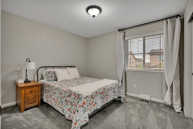 Building Photo - Newer Build 3 Bedroom Home In a Beautiful Neighborhood!