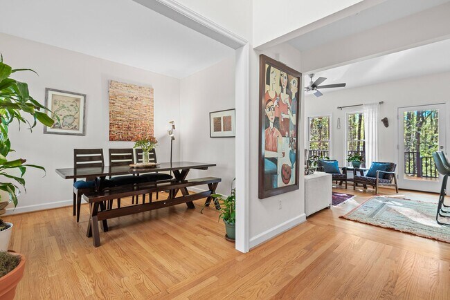 Building Photo - Charming Home on Large Lot in Chapel Hill!