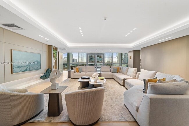 Building Photo - 900 Biscayne Blvd
