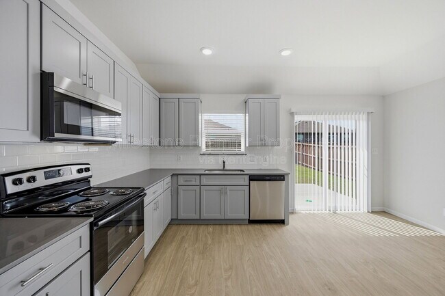 Building Photo - 1819 Boxwood Dr