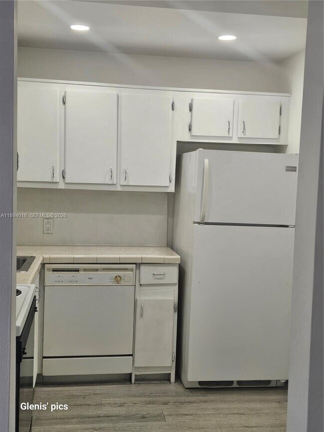 Building Photo - 20400 W Country Club Dr