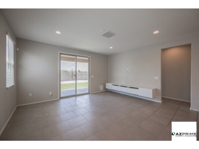 Building Photo - Beautiful 3/2 Phoenix House!