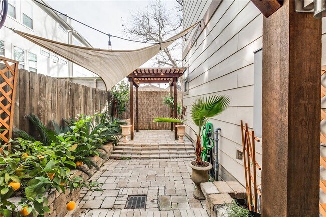 Building Photo - 6109 Stillman St