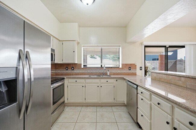 Building Photo - 1333 N Brittany Ln