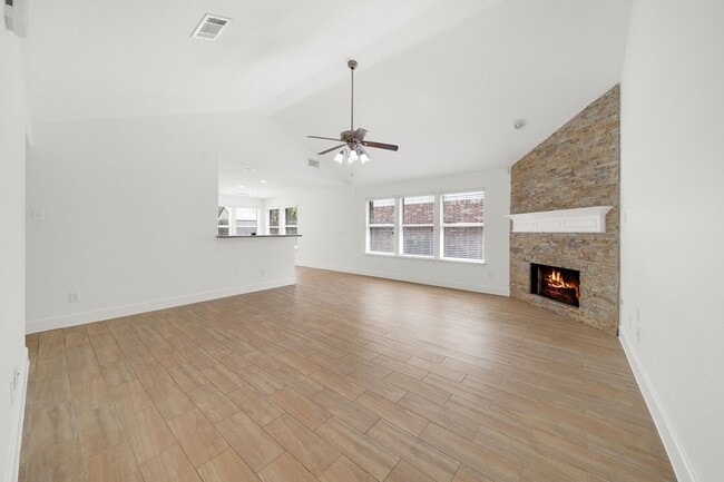Building Photo - 135 Fairwind Trail Dr