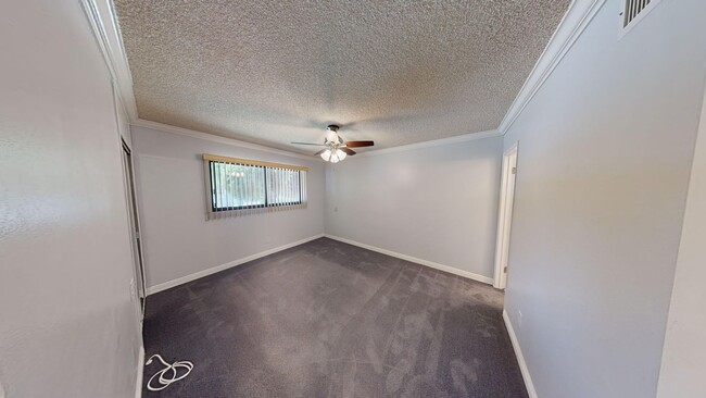 Building Photo - 5 Rooms, Great Covered Patio!!