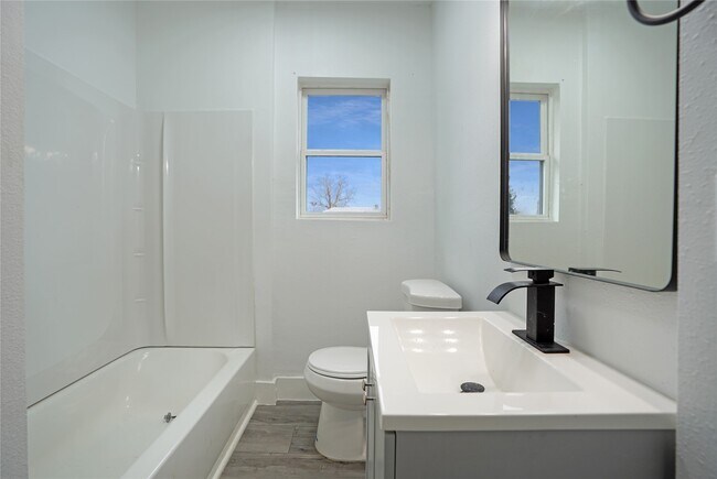 Building Photo - 8505 Denby St