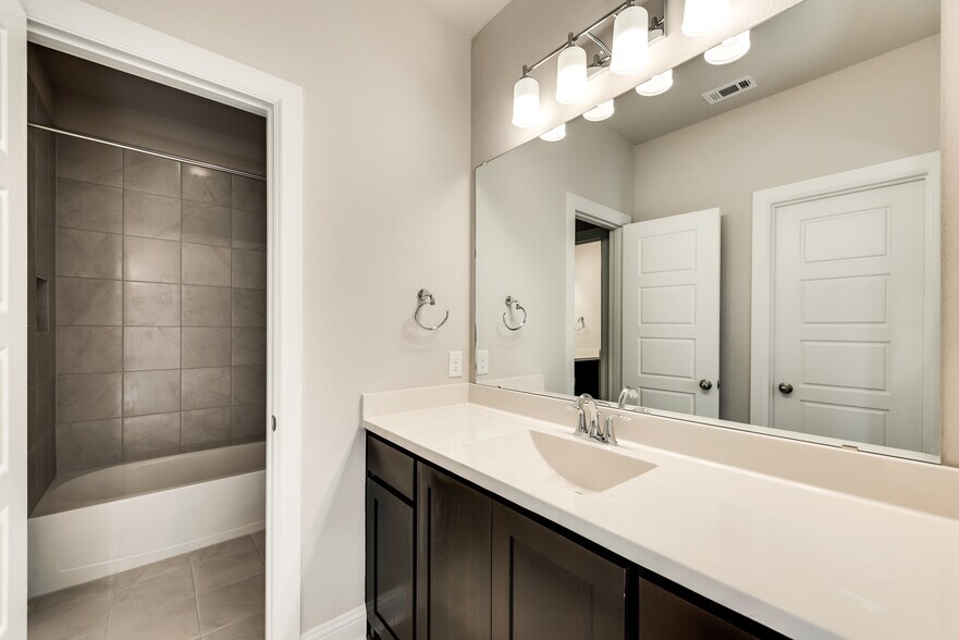 Building Photo - 6716 E Prospect Way