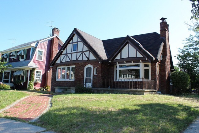 Primary Photo - 2320 Union St SE