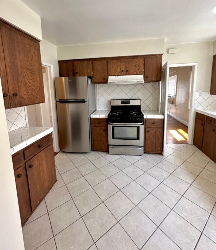New stainless steel appliances - 1925 N Commonwealth Ave