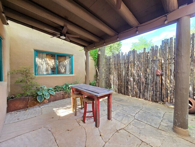 Building Photo - 770 Acequia Madre
