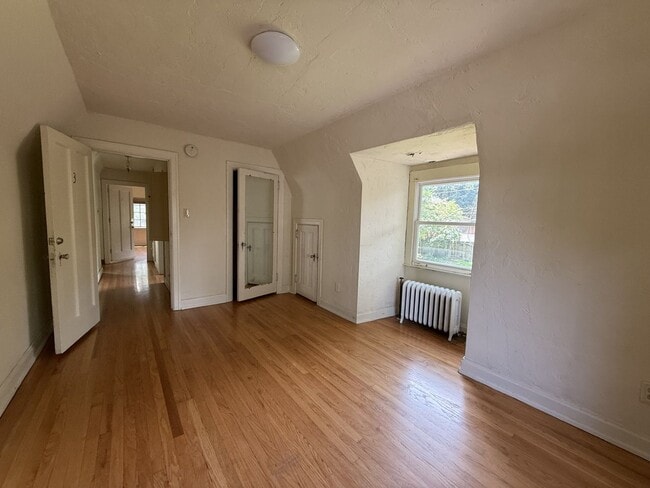 Building Photo - 3-bedroom, 2-bath student house