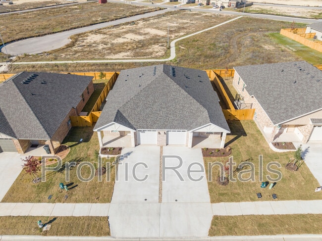 Building Photo - 5003 Rose Gdn Lp