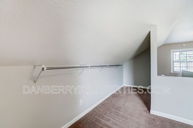 Building Photo - 347 Darrow Ave