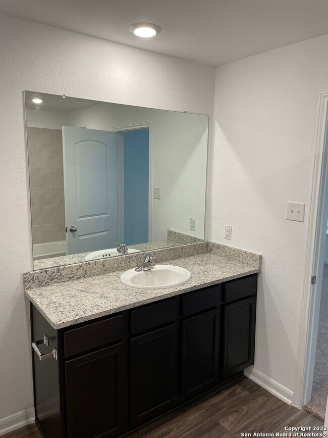 Building Photo - 10930 Chatham Ct