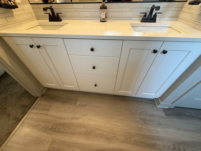 Building Photo - Immaculate 3-Bedroom Home with Open Layout in Crescent Creek