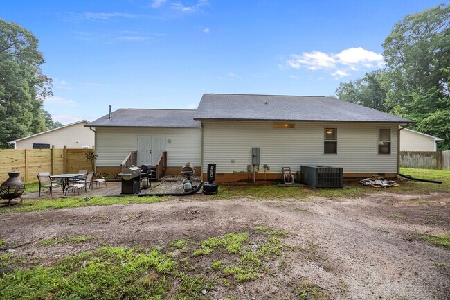 Building Photo - 1701 Willa Pl Dr