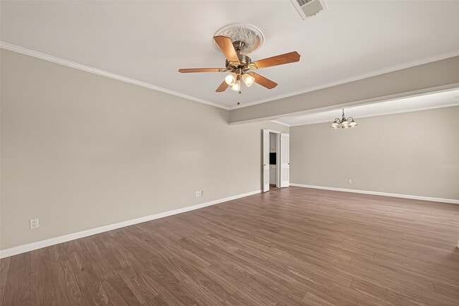 Building Photo - 9502 Skyline Dr