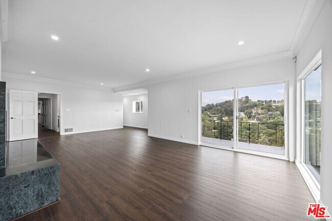 Building Photo - 350 Chautauqua Blvd