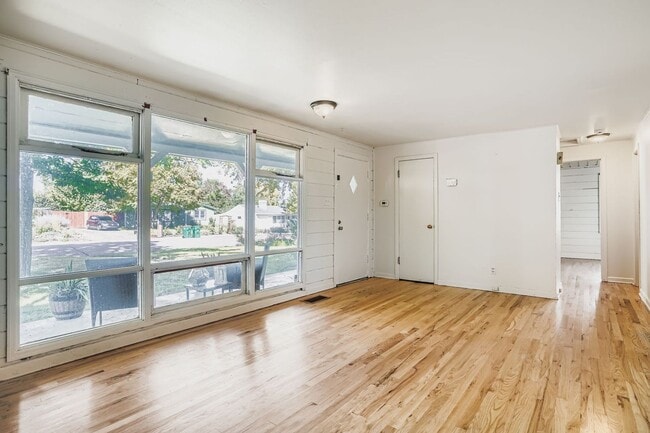 Building Photo - Charming Ranch Home with Spacious Yard and...