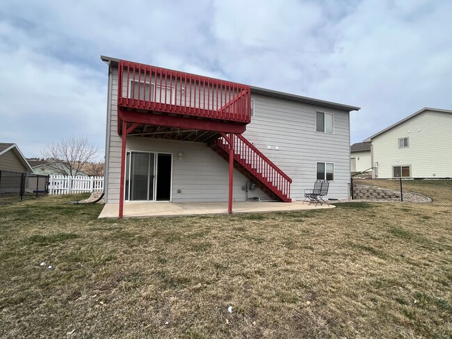 Building Photo - 4 Bedroom, 3 Bathroom Home for Rent