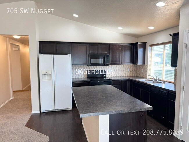 Building Photo - 705 SW Nugget-