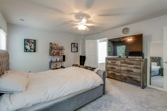 Building Photo - 456 Edenhall Dr