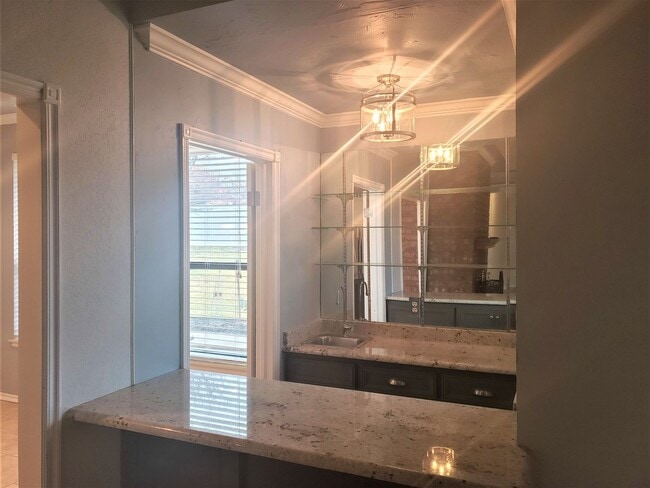 Building Photo - 8000 Pleasant Oaks Dr
