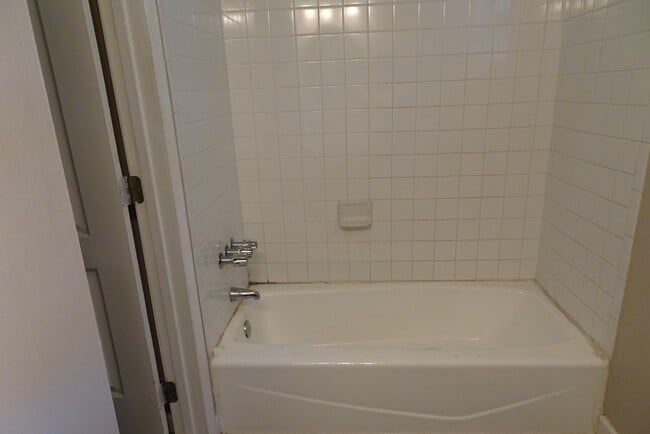 Building Photo - 3 Bedroom 1 Bath Rancher Rental in North H...