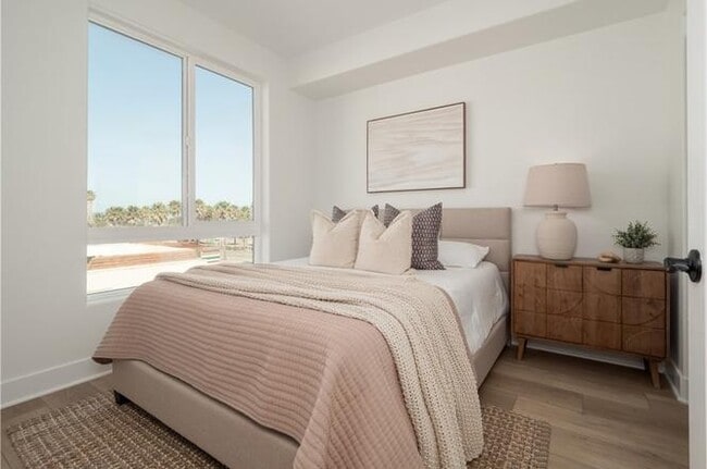 Building Photo - APARTMENT