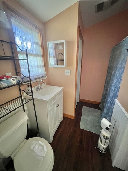 Building Photo - 36 Brentwood Rd