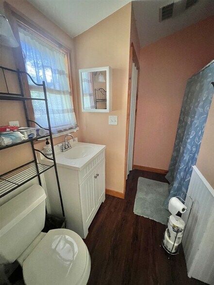 Building Photo - 37 Brentwood Rd