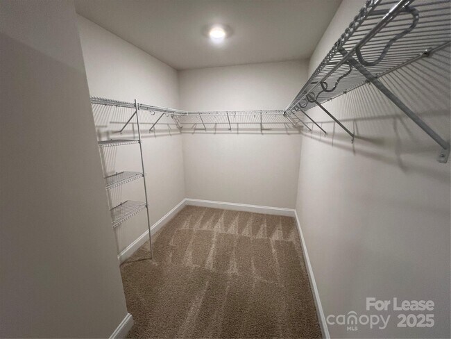 Building Photo - 196 Longleaf Dr