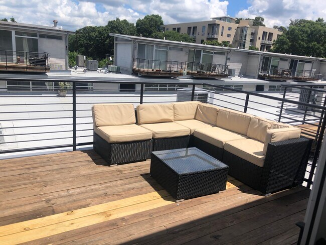 Rooftop Deck Seating - 400 Village Pky NE