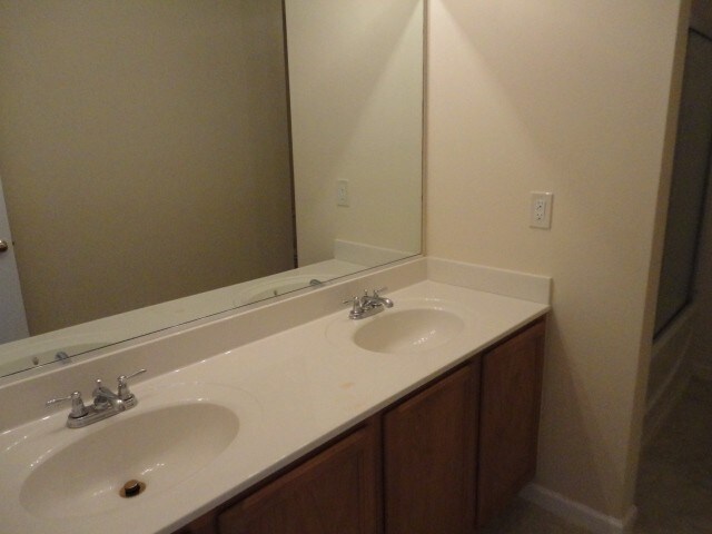 Building Photo - 5701 Hidden Lake Dr