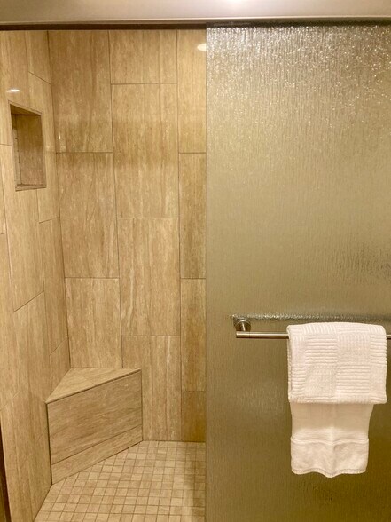 Building Photo - 12212 N Paradise Village Pky W