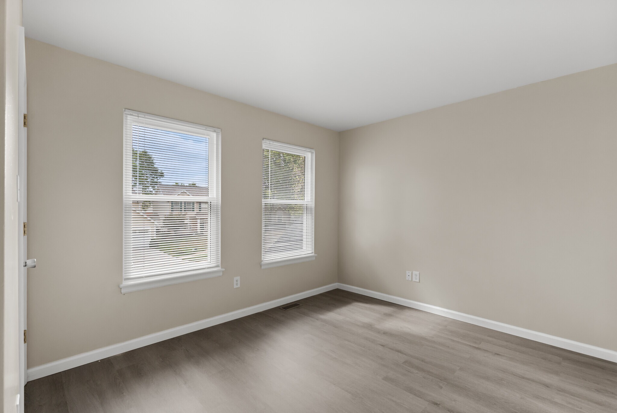 Building Photo - 245 Westridge Parc Ln