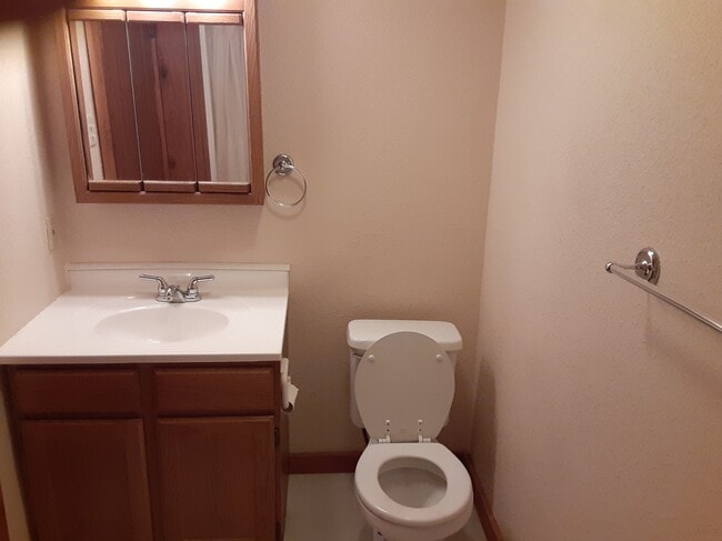 Building Photo - 308-302 E Park St