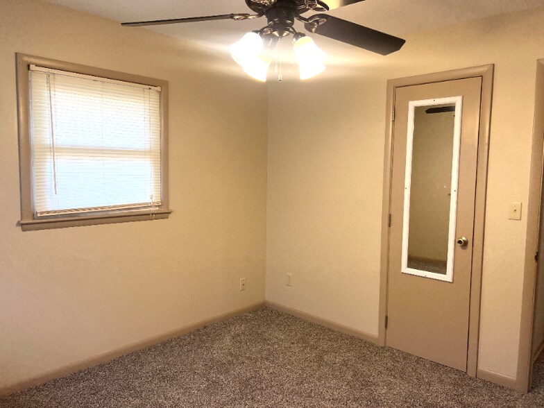 Building Photo - 631 Alexander Dr