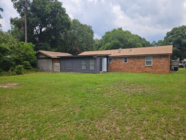 Building Photo - 4 bedroom newly remodeled Milton Home