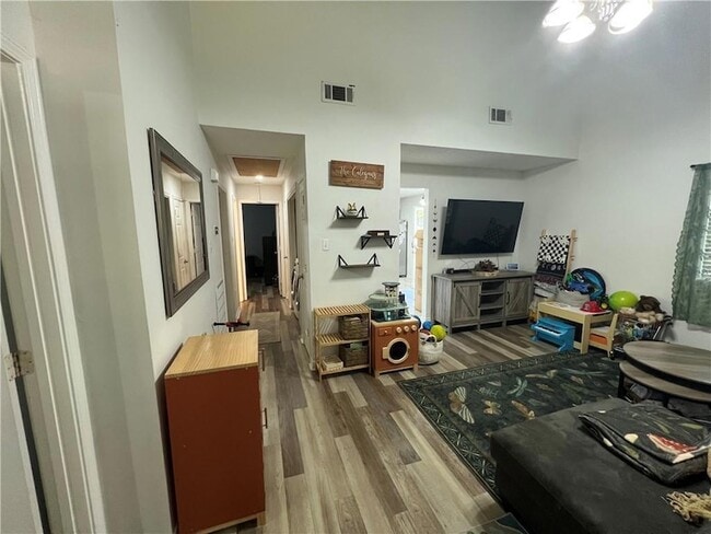 Building Photo - 303 Timber Ridge Dr