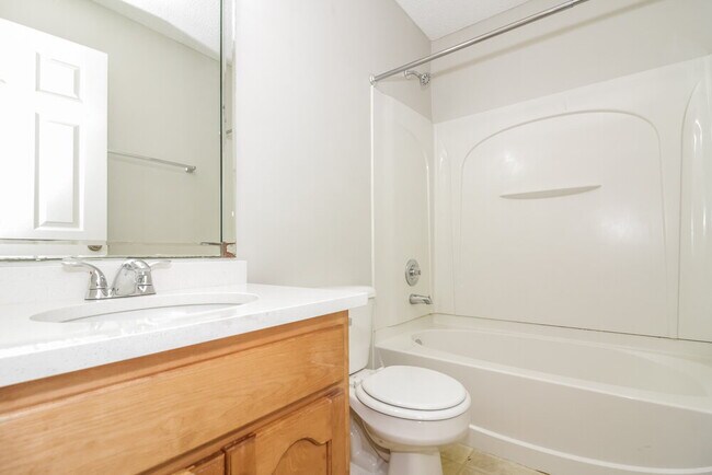 Building Photo - 9812 Southern Oak Way