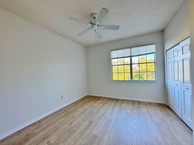 Building Photo - 2005 Mariposa Vista Ln