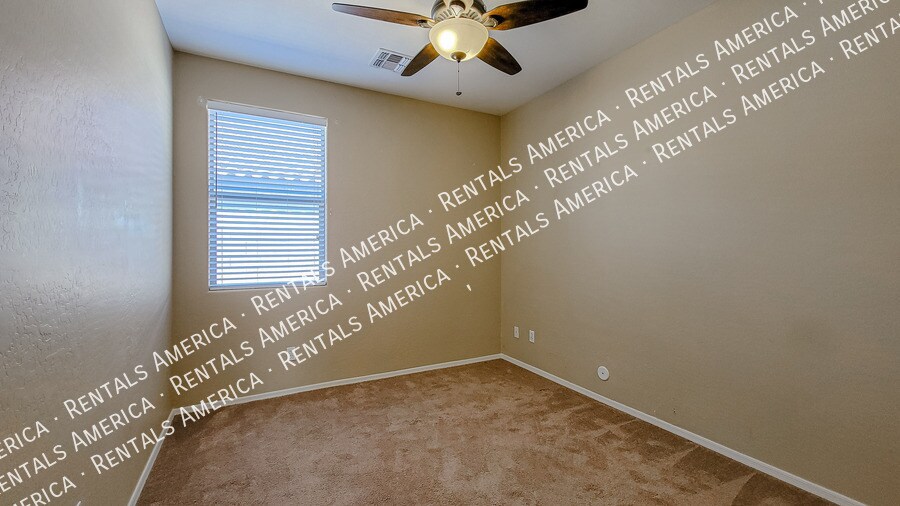 Building Photo - 12512 W Glenrosa Dr