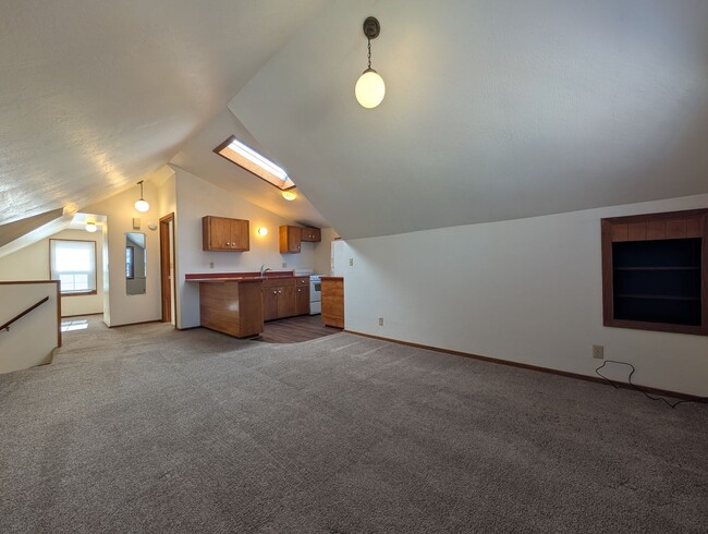 Building Photo - Large Studio Apartment in downtown Eugene-...